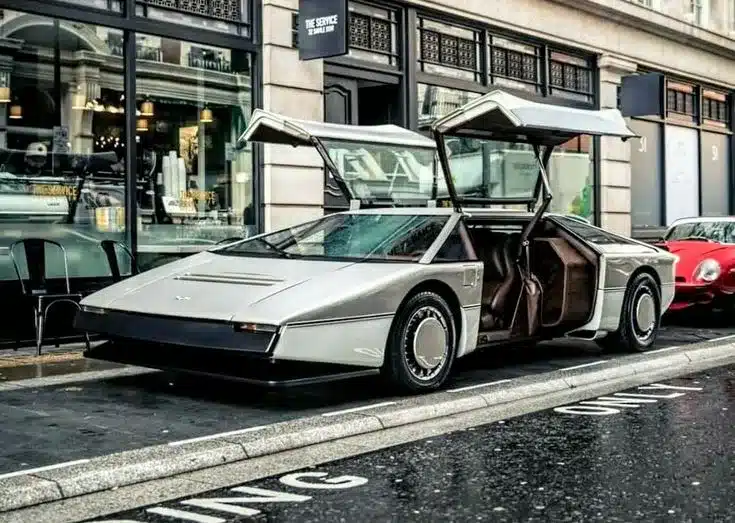 an image of a Aston Martin Bulldog