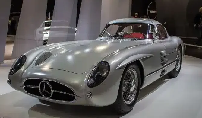 an image of a Mercedes-Benz 300 SLR Uhlenhaut Coupé