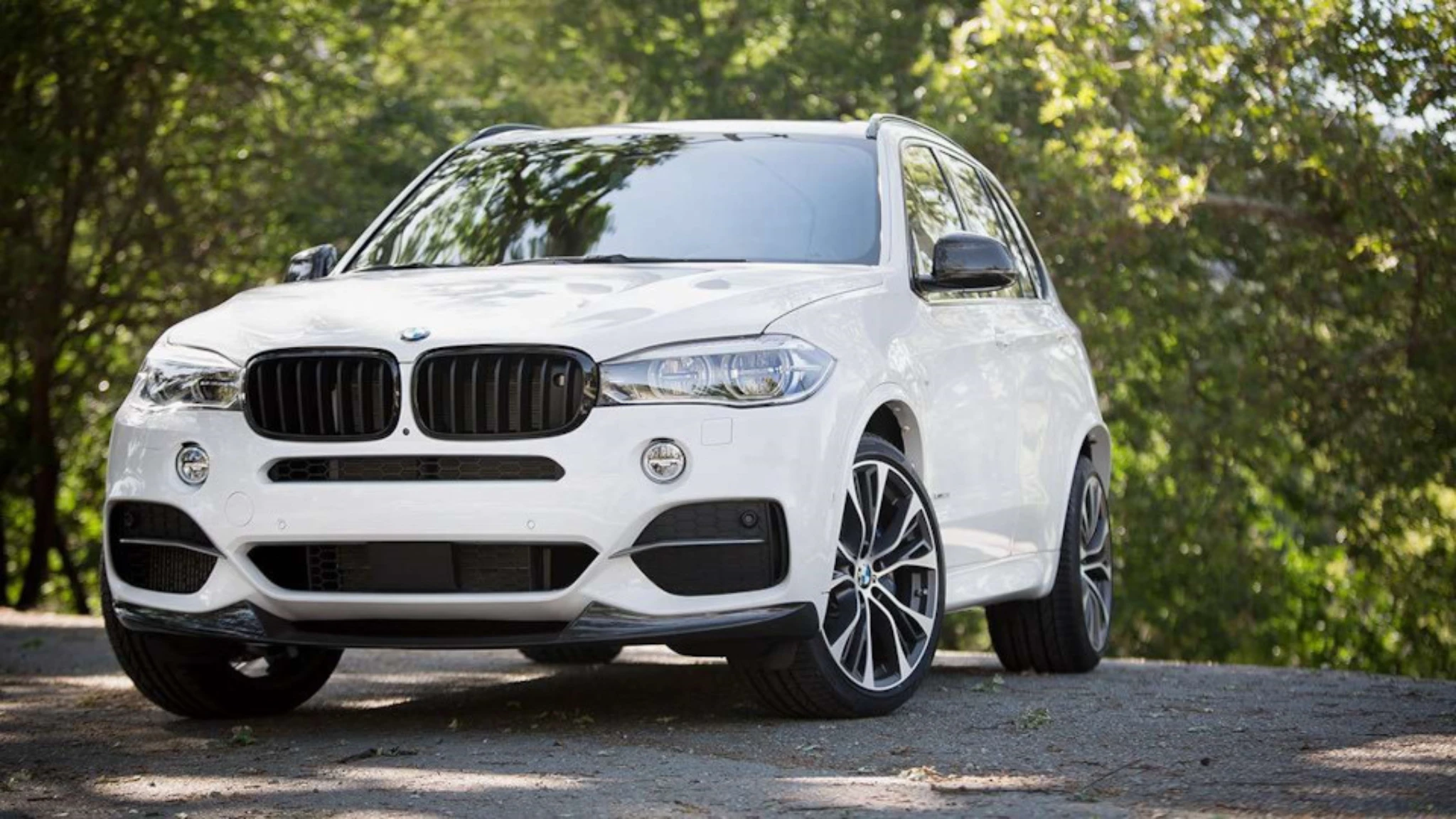 an image showing a white BMW X5 M60i