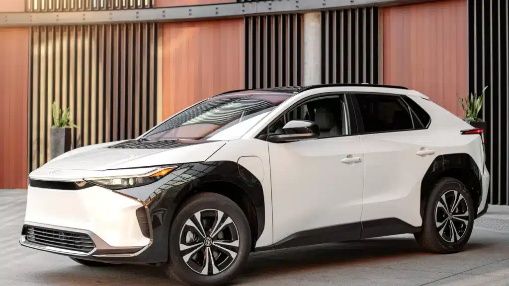 solid state batteries electric luxury cars 2027