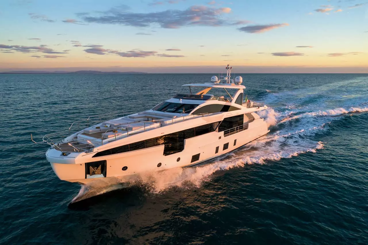 azimut grande 32 metri 2026 review