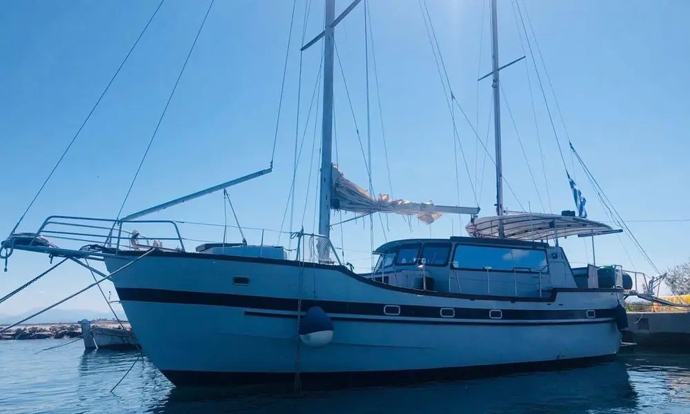 The Core Philosophy: Wind-Driven Adventure vs. Powered Luxury