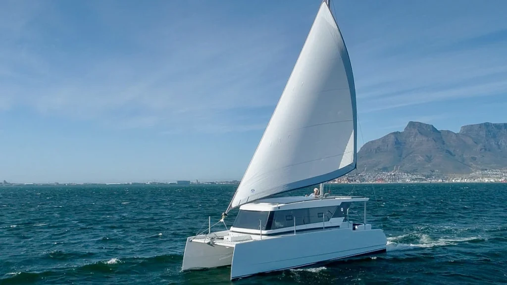 catamaran vs monohull yacht