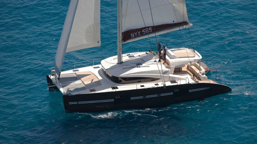 catamaran vs monohull yacht