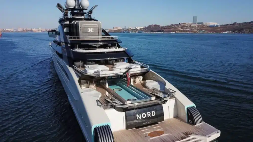 russian superyacht strait of hormuz​