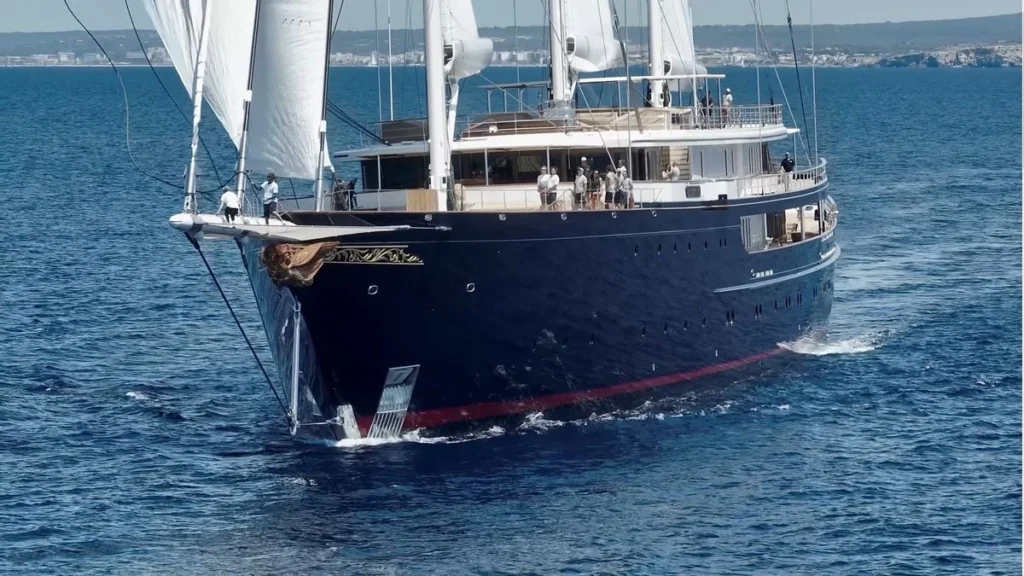 jeff bezos yacht​