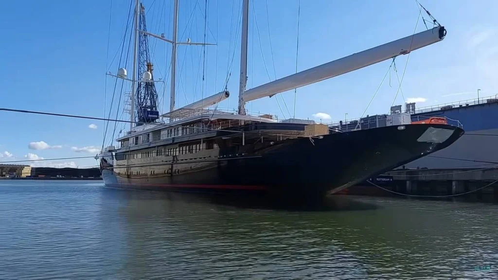 jeff bezos yacht​
