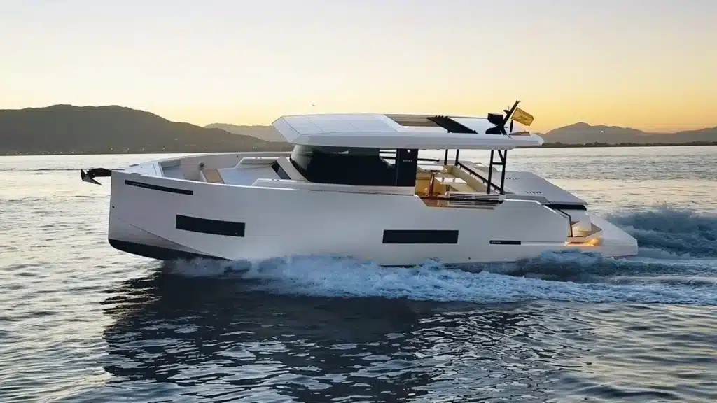 mini yacht