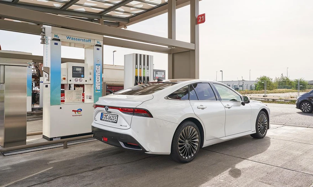 Hydrogen fuel-cell sedan connected to a hydrogen refueling station-Types of cars