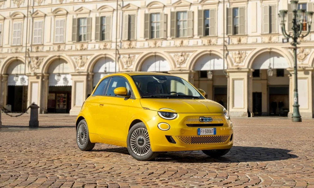 Fiat 500 compact city car exterior